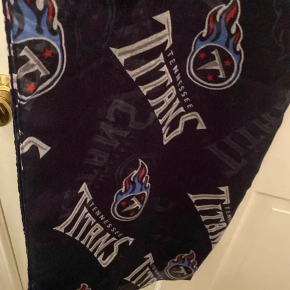 TN Titans • Infinity Scarf • Football • Navy Blue Ladies Scarf - Picture 8 of 9